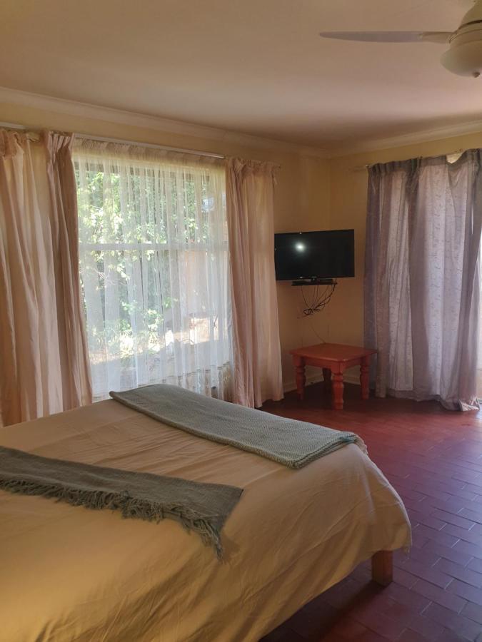 Birchway'S Backpackers Hostel Pretoria Bagian luar foto