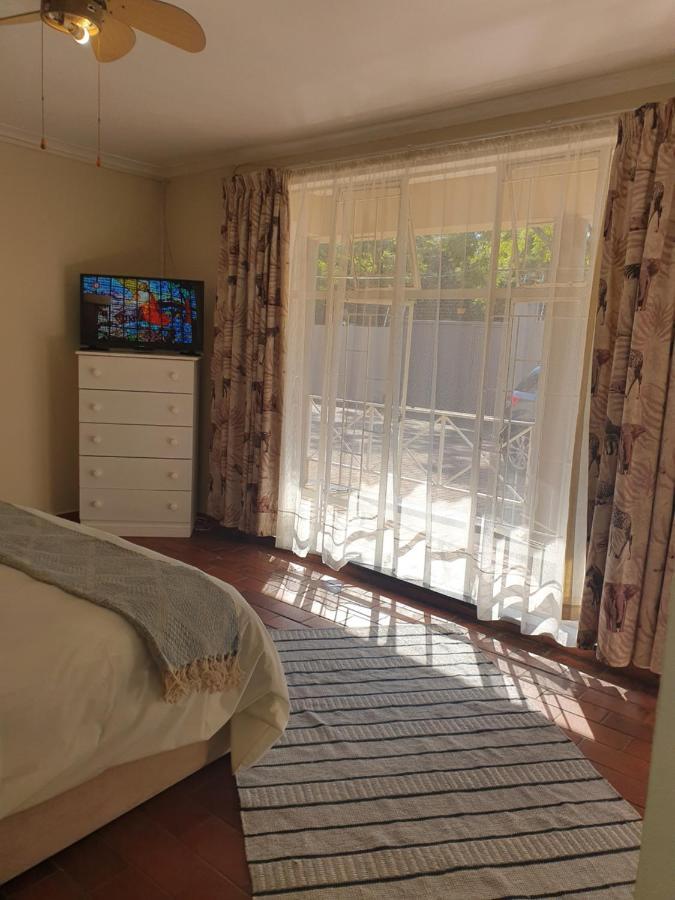 Birchway'S Backpackers Hostel Pretoria Bagian luar foto