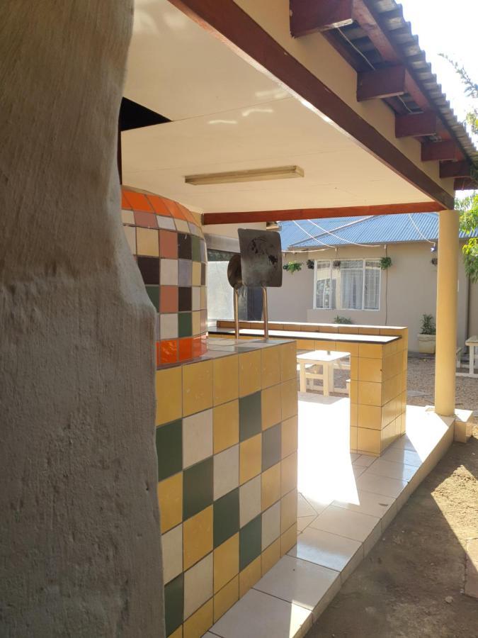 Birchway'S Backpackers Hostel Pretoria Bagian luar foto