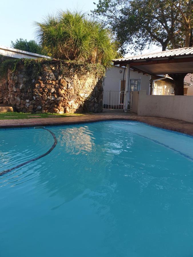 Birchway'S Backpackers Hostel Pretoria Bagian luar foto