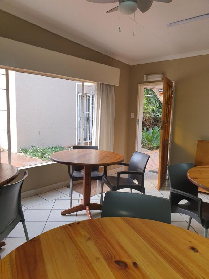 Birchway'S Backpackers Hostel Pretoria Bagian luar foto