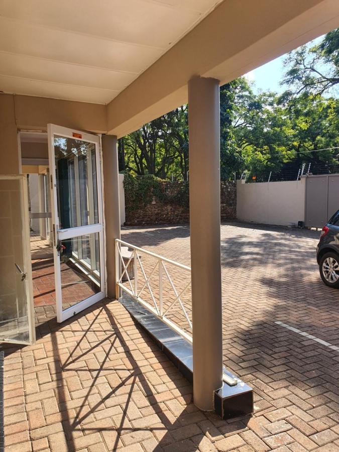 Birchway'S Backpackers Hostel Pretoria Bagian luar foto