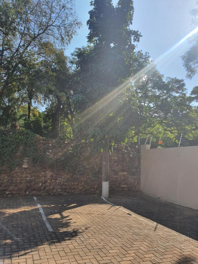 Birchway'S Backpackers Hostel Pretoria Bagian luar foto