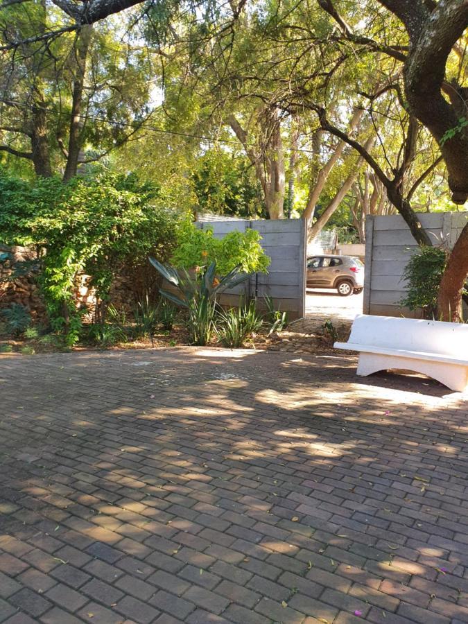 Birchway'S Backpackers Hostel Pretoria Bagian luar foto
