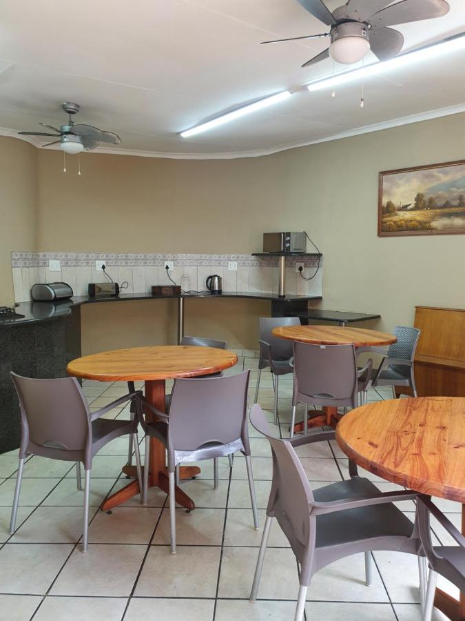 Birchway'S Backpackers Hostel Pretoria Bagian luar foto
