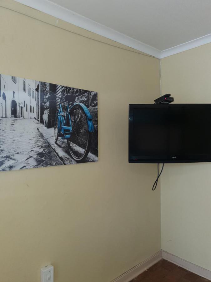 Birchway'S Backpackers Hostel Pretoria Bagian luar foto