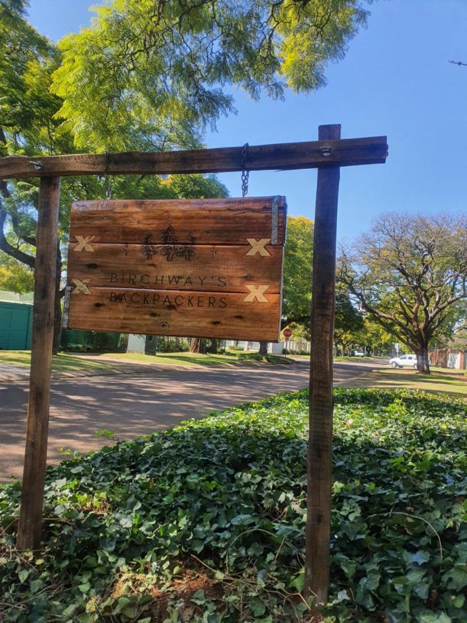 Birchway'S Backpackers Hostel Pretoria Bagian luar foto
