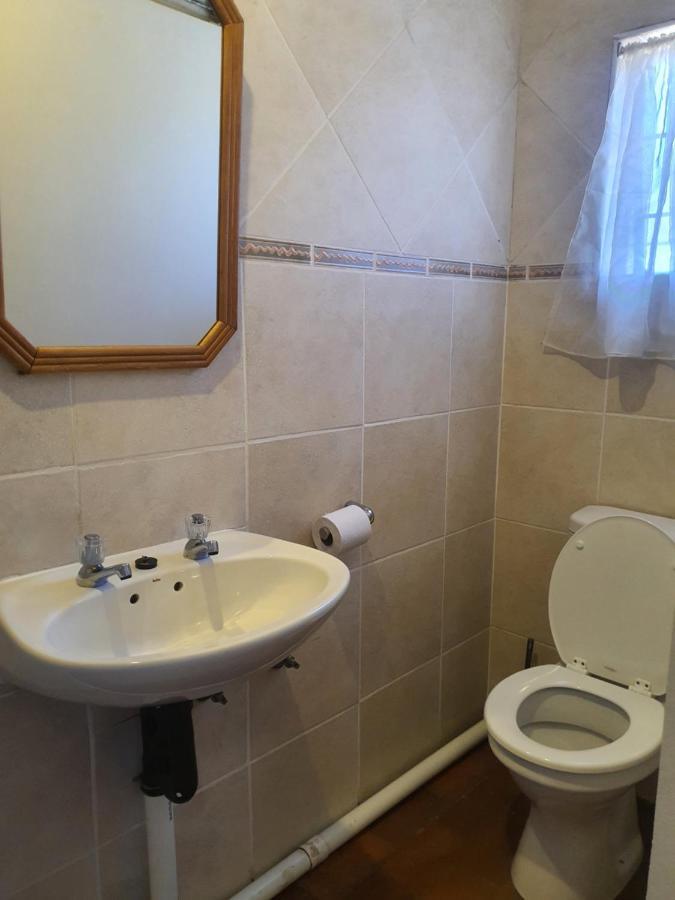 Birchway'S Backpackers Hostel Pretoria Bagian luar foto