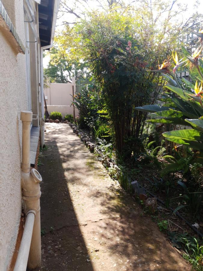 Birchway'S Backpackers Hostel Pretoria Bagian luar foto